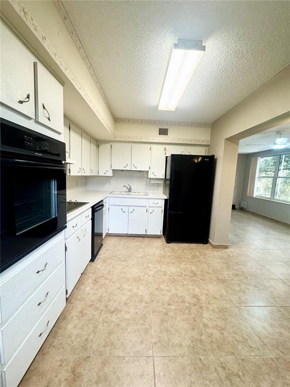 Building Photo - 2402 Ecuadorian Way