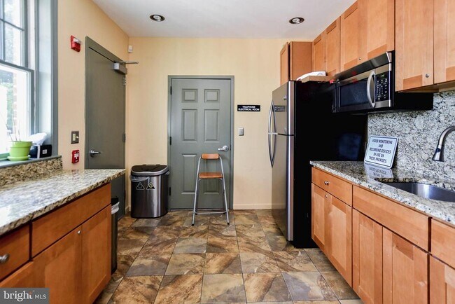 Building Photo - 13003 Belle Meade Trace