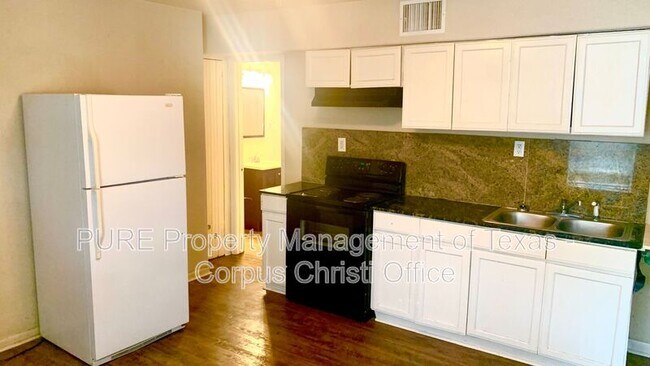 Building Photo - 901 Furman Ave