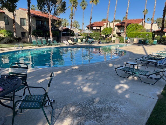 Building Photo - 451 E Via Carisma