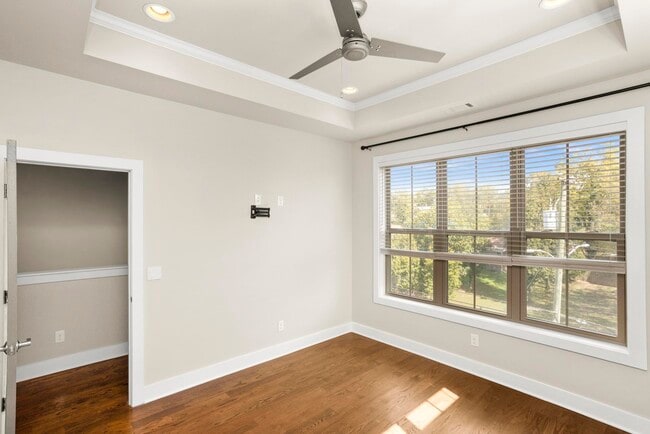 Building Photo - 942 Riverside Dr