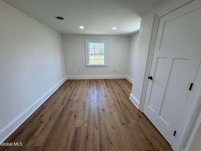 Building Photo - 675 Mac Elroy Rd