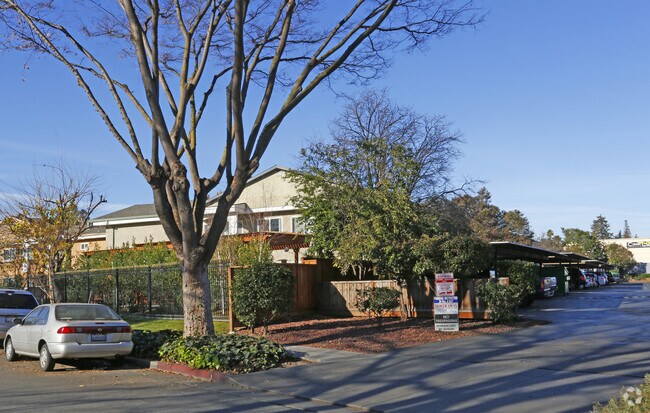 Building Photo - 2431-2445 Rinconada Dr