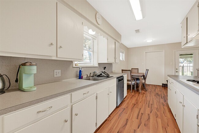 Building Photo - 1109 Frances Dr