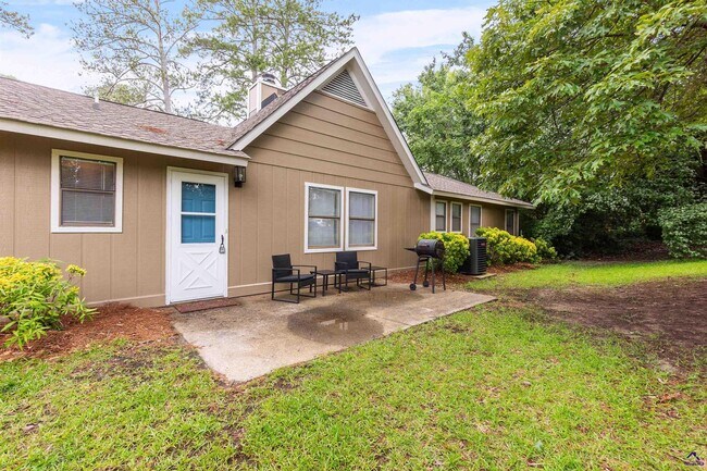 Building Photo - 1100 Kenwood Dr