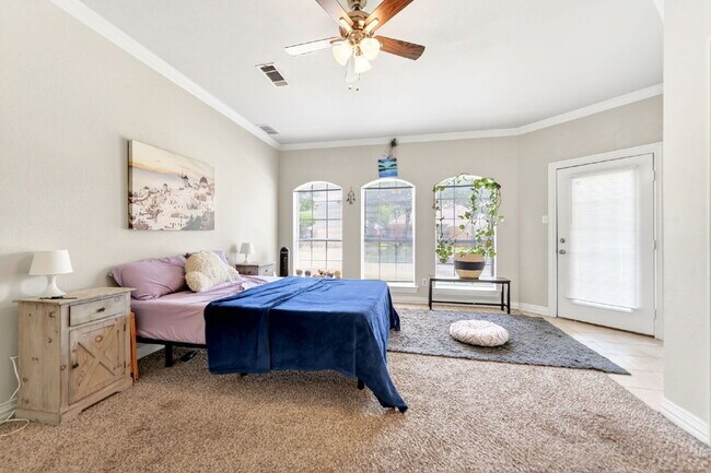Building Photo - Exceptional Home in Arlington – Great Layout & Prime Location