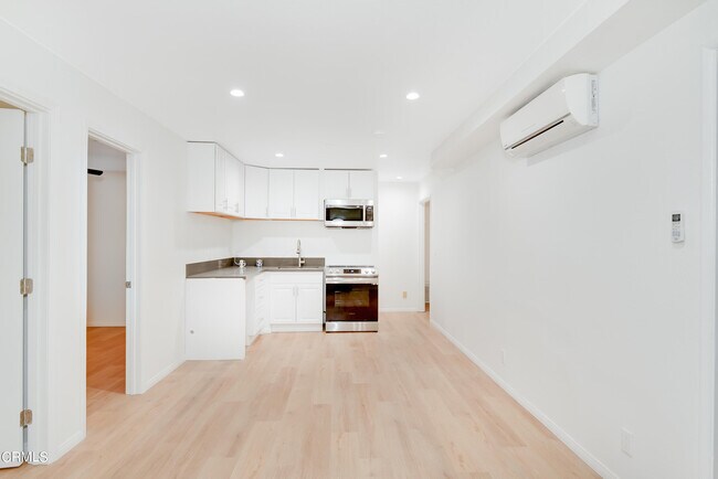 Building Photo - 296 Foothill Dr