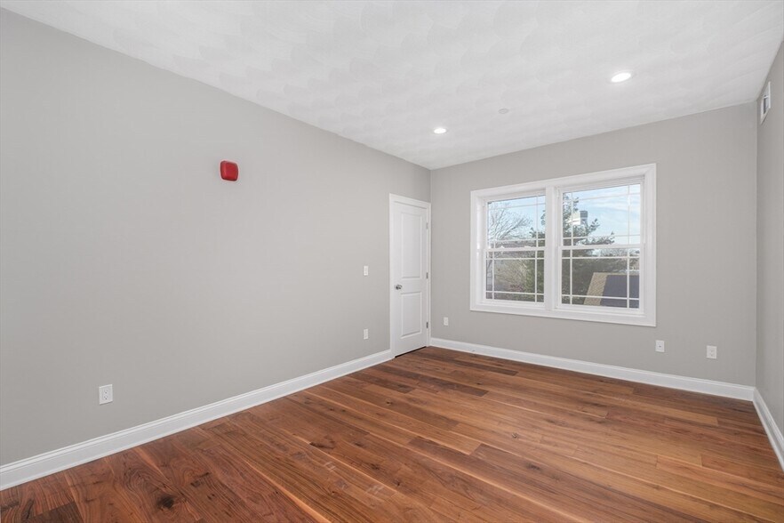 Building Photo - 117 Addison St