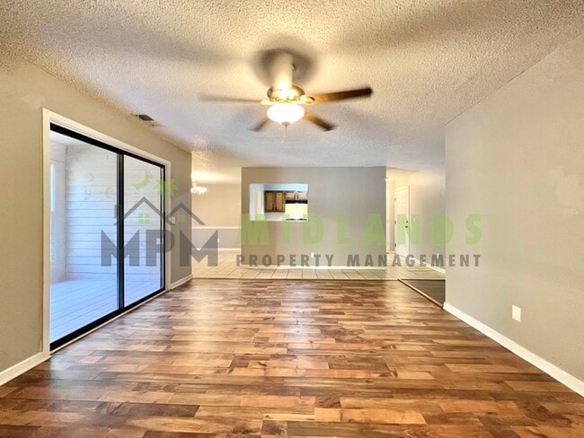Building Photo - 6008 Village Creek Dr