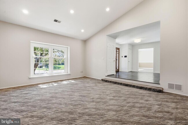 Building Photo - 1272 Knox Dr