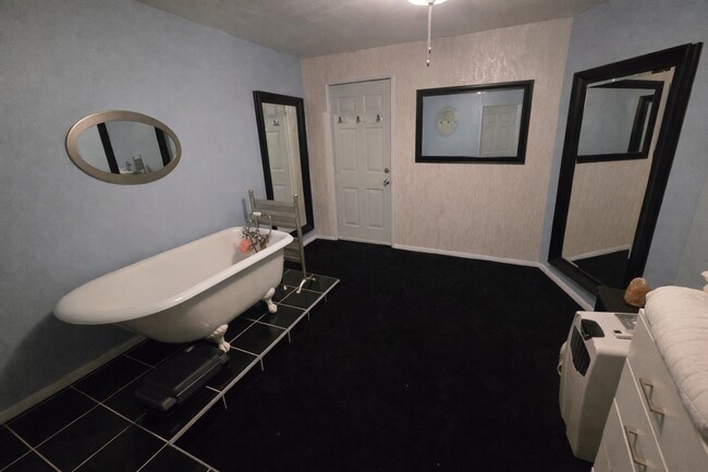 Building Photo - 2327 S Croskey St