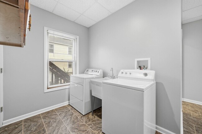 Building Photo - 411 N Madison St