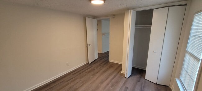 Building Photo - 411 Pinecrest Dr