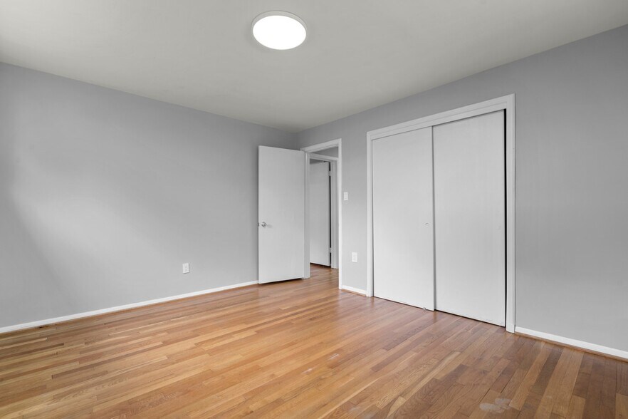 Building Photo - 4907 Elsmere Ave