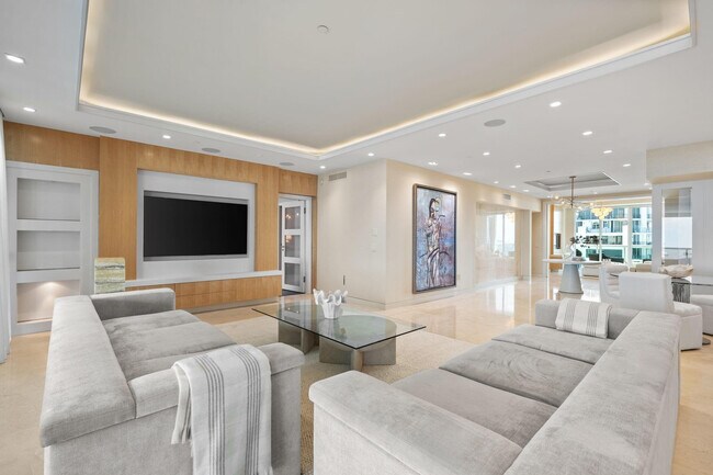 Building Photo - 101 S Fort Lauderdale Beach Blvd