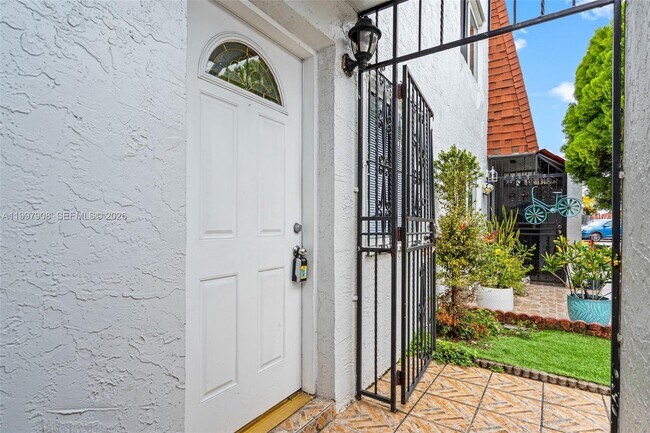 Building Photo - 319 NW 109th Ave