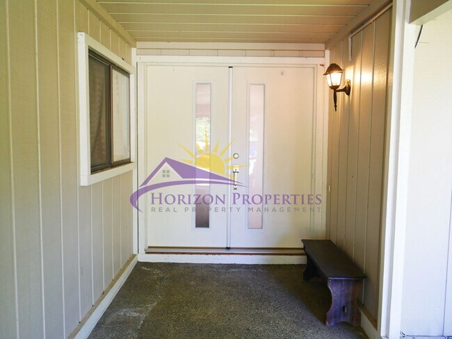Building Photo - Remodeled 3 Bed 2 Bath 1,595 Sq Ft Fair Oaks Home
