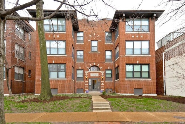 Primary Photo - 5621 Pershing Ave