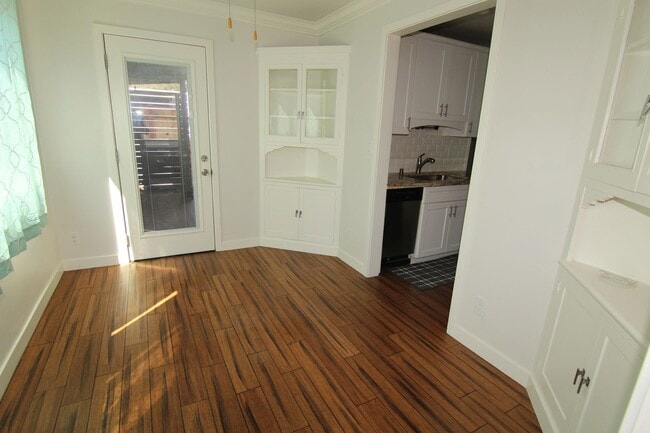 Building Photo - Custom one bedroom with large living room and much more!