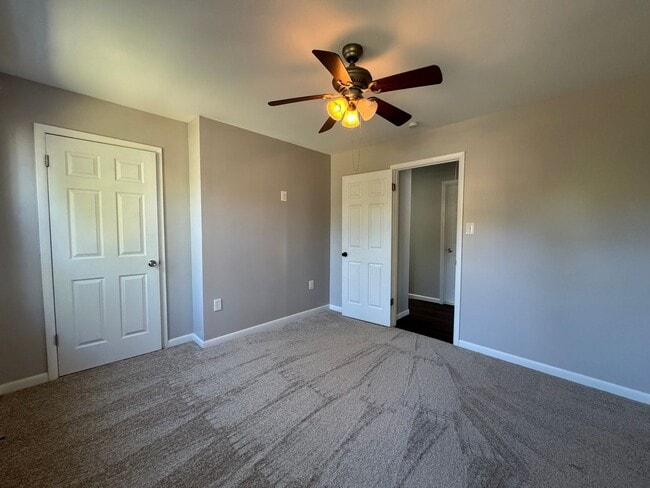 Building Photo - Stunning 4 Bed 2.5 Bath Single-Family Home...