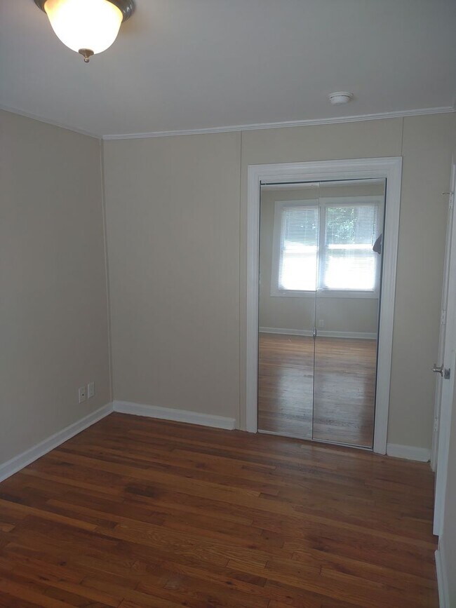 Building Photo - 2 Bedroom 1 Bath Condo in the Cottages of ...