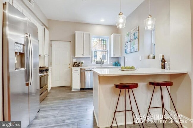 Building Photo - 766 Harvard St NW