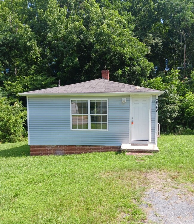 Primary Photo - One Bedroom House Availalble for Rent in L...