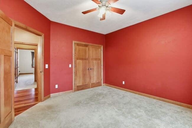 Building Photo - Stunning Appleton Home