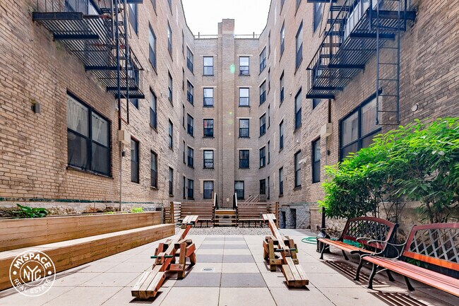 Building Photo - 1625 Putnam Ave