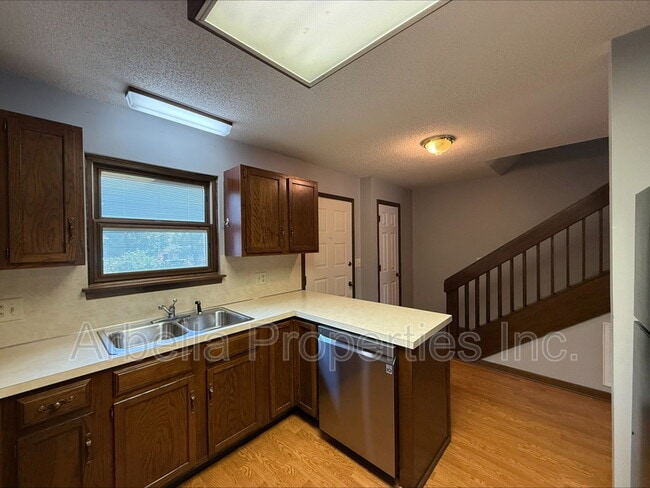Building Photo - 507 Manor Dr