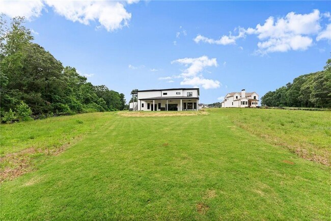 Building Photo - 151 S Pointe Dr