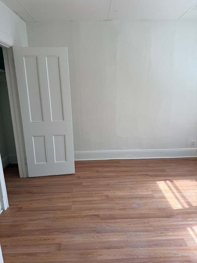 Building Photo - 1650 John St