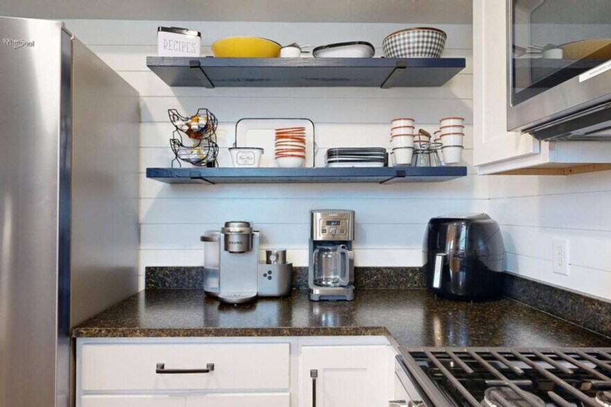 Building Photo - 512 Camp Ct