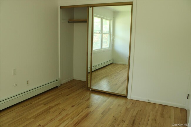 Building Photo - 8 Tanglewood Dr