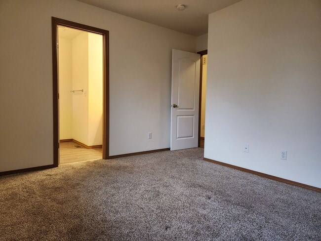 Building Photo - 240 Poplar St