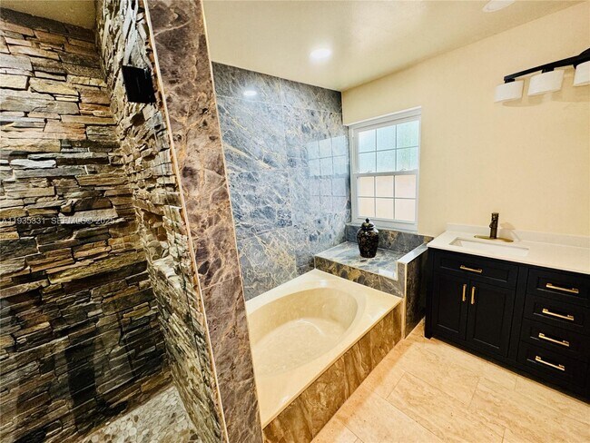 Building Photo - 931 SW 150th Ave