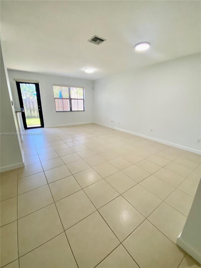 Building Photo - 9604 Town Parc Cir N