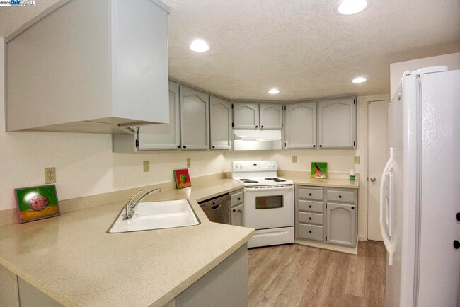 Building Photo - 2910 Liberty Dr