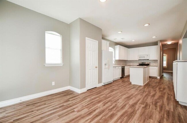Building Photo - 18 E Knightsbridge Dr