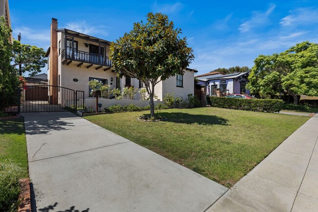 Building Photo - Gorgeous Historic Point Loma Home! Solar! ...