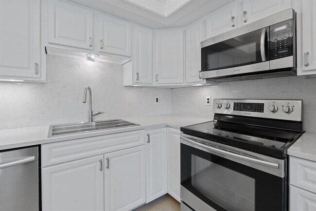 Building Photo - 1821 Westlake Dr