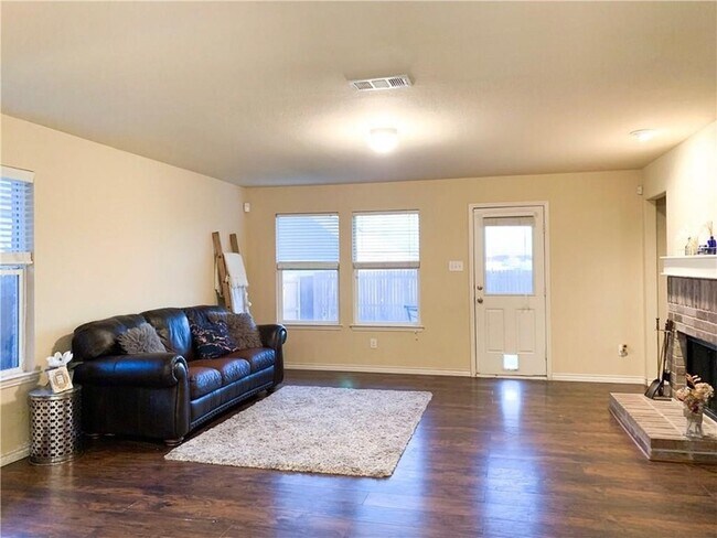 Building Photo - 8832 Elk Creek Ln