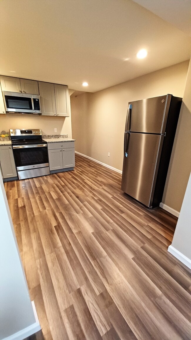 Kitchen - 135 Hamilton Ave