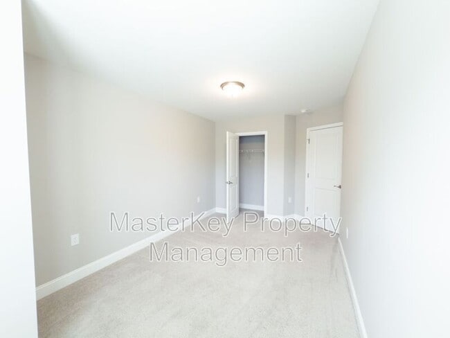 Building Photo - 96 Channel Drop Dr