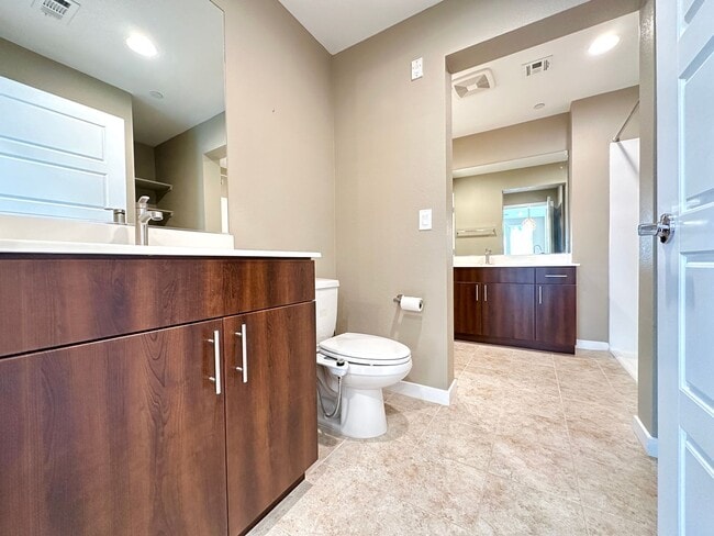 Building Photo - Charleston & 215 Aka Affinity