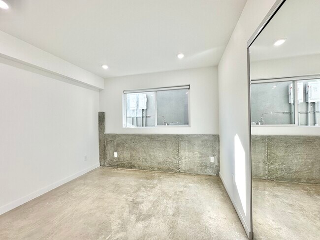 Building Photo - 2429 W Ave 33