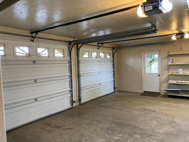 Building Photo - Coming soon! 4 Bedroom Farmhouse for Rent ...