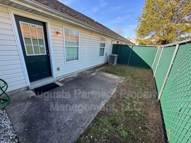 Building Photo - 442 Flowing Creek Dr