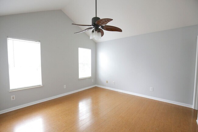 Building Photo - Available now. Beautiful fully renovated 3...