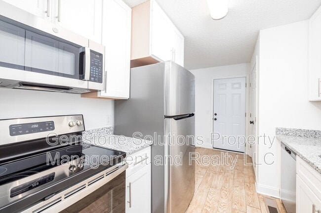 Building Photo - 344 Kingview Dr